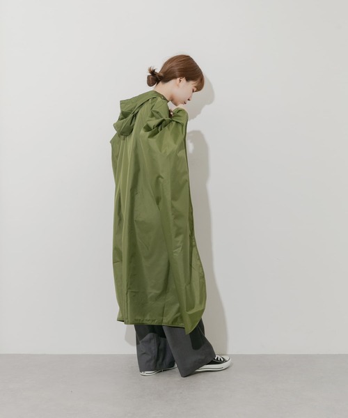 SMELLY（スメリー）の「Wpc.　ユニセックス バイカラーパッカブルポンチョ（ポンチョ・レディース・ベージュ/カーキ・ONE）」の21枚目の写真