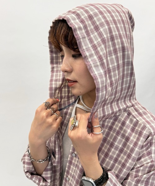 DOUBLE NAME(ダブルネーム)の「チェックフーディシャツ(シャツ/ブラウス・レディース・ピンク/ブラウン・FREE)」の3枚目の写真