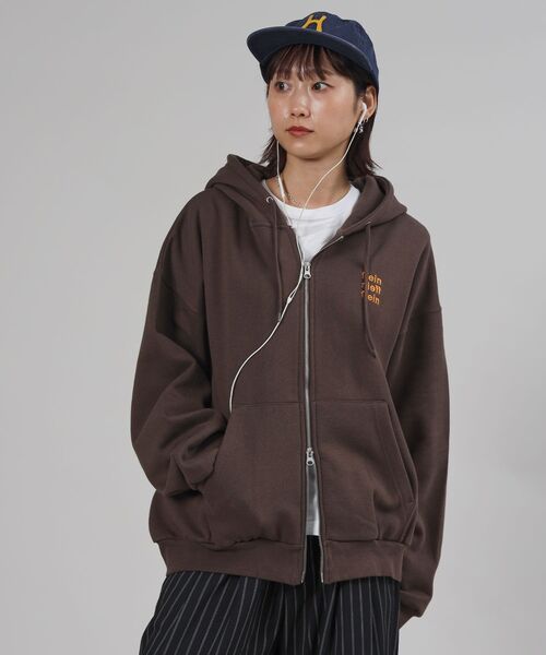 FFEIN（フェイン）の「【FFEIN（フェイン）】ヘビーウエイトワンポイントロゴ立体フードジップパーカー / パーカー 裏起毛 ジップ 刺繍 ロゴ フーディ ダブルジップ（パーカー・メンズ・アッシュグレー/ブラック/ブラウン/ネイビー・LARGE/MEDIUM/SMALL）」の11枚目の写真