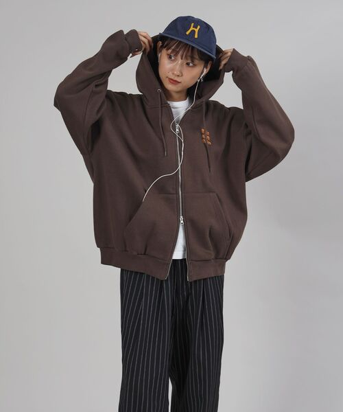 FFEIN（フェイン）の「【FFEIN（フェイン）】ヘビーウエイトワンポイントロゴ立体フードジップパーカー / パーカー 裏起毛 ジップ 刺繍 ロゴ フーディ ダブルジップ（パーカー・メンズ・アッシュグレー/ブラック/ブラウン/ネイビー・LARGE/MEDIUM/SMALL）」の12枚目の写真