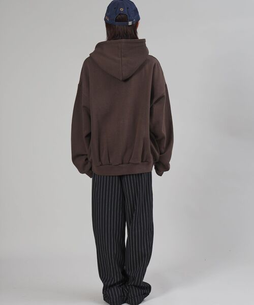 FFEIN（フェイン）の「【FFEIN（フェイン）】ヘビーウエイトワンポイントロゴ立体フードジップパーカー / パーカー 裏起毛 ジップ 刺繍 ロゴ フーディ ダブルジップ（パーカー・メンズ・アッシュグレー/ブラック/ブラウン/ネイビー・LARGE/MEDIUM/SMALL）」の15枚目の写真