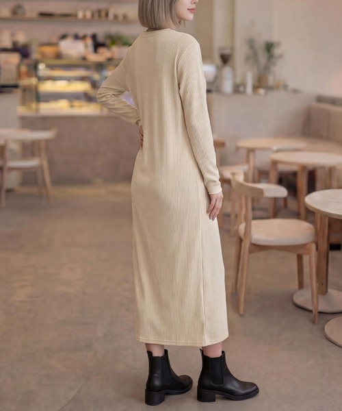 cammie(キャミー)の「リブクルーネックワンピース(ワンピース・レディース・ブラック/オフホワイト・M/L)」の4枚目の写真