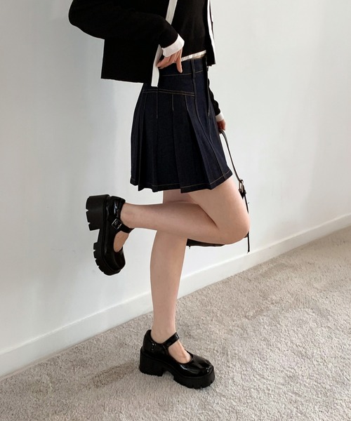 by muni:r（バイ ムニール）の「【着用動画あり・2色・２サイズ展開】デニムプリーツミニスカート/2025 AW COLLECTION（デニムスカート・レディース・ブラック/ブルー・MEDIUM/SMALL）」の6枚目の写真