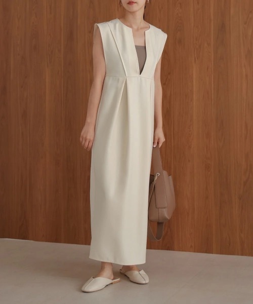 Bab（バブ）の「【S・Mサイズ展開】タックハイウエストIラインジャンスカ（ジャンパースカート・レディース・アイボリー/ブラック・MEDIUM/SMALL）」の3枚目の写真