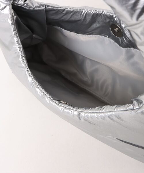 Reebok（リーボック）の「【Reebok / リーボック】ワンポイント刺繍 パテッドナイロンミニトートバッグ / ワンショルダーバッグ（トートバッグ・レディース・シルバー/ブラック/ピンク・FREE）」の4枚目の写真