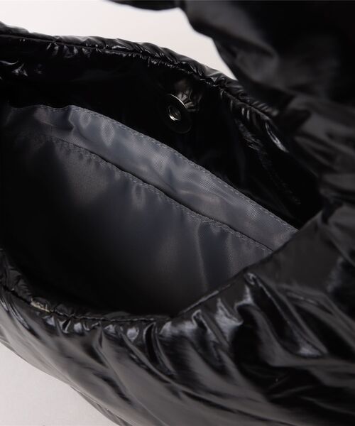 Reebok（リーボック）の「【Reebok / リーボック】ワンポイント刺繍 パテッドナイロンミニトートバッグ / ワンショルダーバッグ（トートバッグ・レディース・シルバー/ブラック/ピンク・FREE）」の5枚目の写真