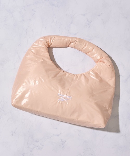 Reebok（リーボック）の「【Reebok / リーボック】ワンポイント刺繍 パテッドナイロンミニトートバッグ / ワンショルダーバッグ（トートバッグ・レディース・シルバー/ブラック/ピンク・FREE）」の2枚目の写真