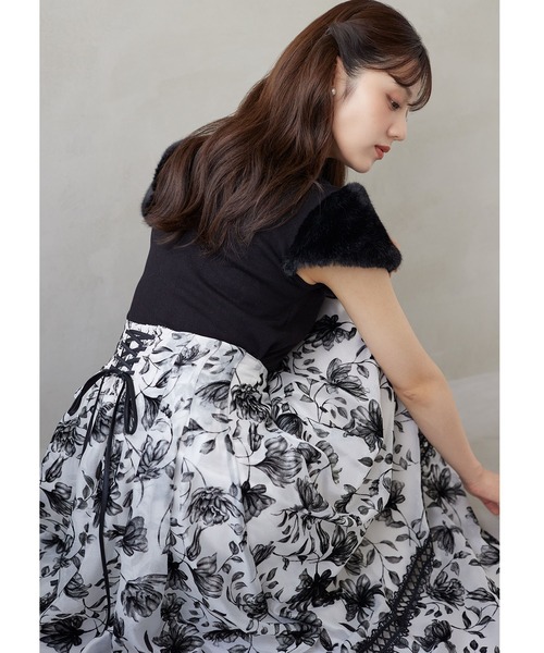 バックレースアップシアーフロッキーフラワータックボリューム