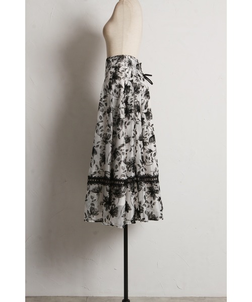 バックレースアップシアーフロッキーフラワータックボリュームフレア