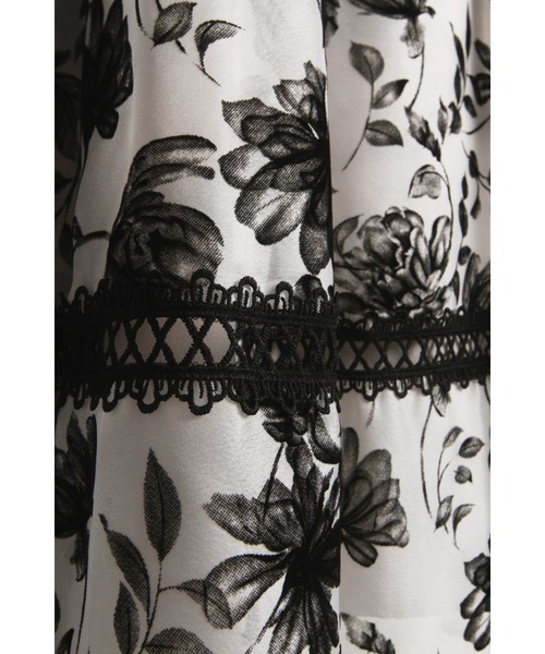 バックレースアップシアーフロッキーフラワータックボリュームフレア