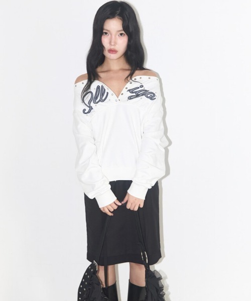 ILLIGO(イリゴ)の「【日本未発売/WEB限定】ILLIGO(イリゴ)/アイレット オフショルダー スウェット/BUTTON EYELET OFF-SHOULDER SWEATSHIRT(スウェット・レディース・チャコールグレー/ホワイト/ブラック・FREE)」の6枚目の写真