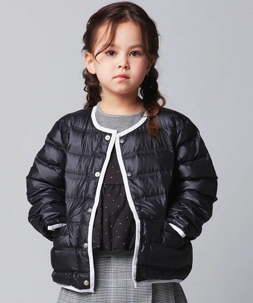 BeBe（ベベ）の「パイピング配色タフタライトダウンブルゾン（ダウンジャケット/コート・キッズ・ベージュ/ブラック・100cm/120cm/90cm/110cm/130cm/140cm/150cm）」の2枚目の写真