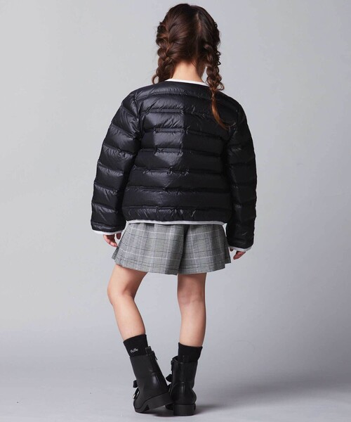 BeBe（ベベ）の「パイピング配色タフタライトダウンブルゾン（ダウンジャケット/コート・キッズ・ベージュ/ブラック・100cm/120cm/90cm/110cm/130cm/140cm/150cm）」の9枚目の写真