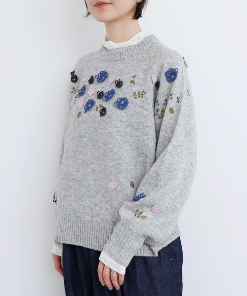 l'atelier du savon(アトリエドサボン)の「くるくるお花の 求心みたいなニットプルオーバー(ニット/セーター・レディース・レッド/チャコールグレー/グレー・FREE)」の8枚目の写真