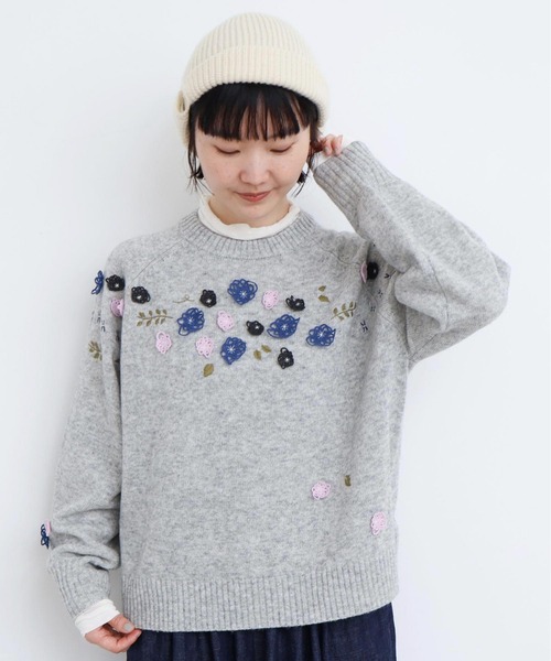 l'atelier du savon(アトリエドサボン)の「くるくるお花の 求心みたいなニットプルオーバー(ニット/セーター・レディース・レッド/チャコールグレー/グレー・FREE)」の5枚目の写真