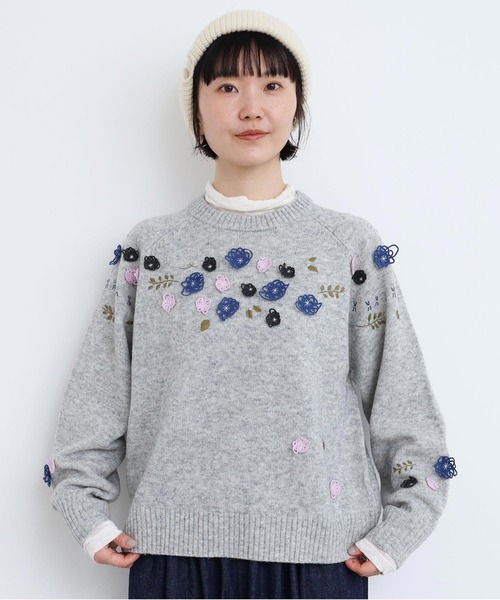 l'atelier du savon(アトリエドサボン)の「くるくるお花の 求心みたいなニットプルオーバー(ニット/セーター・レディース・レッド/チャコールグレー/グレー・FREE)」の4枚目の写真