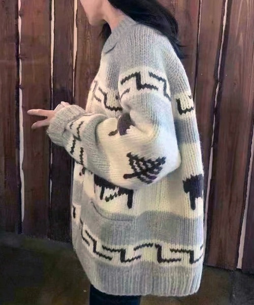 VIBGYOR（ヴィブジョー）の「ノルディック柄ジャガードジップカーディガン /トナカイモチーフ ジャガード 韓国 秋冬(CZ)（カーディガン/ボレロ・レディース・グレー/ブラック・FREE）」の4枚目の写真