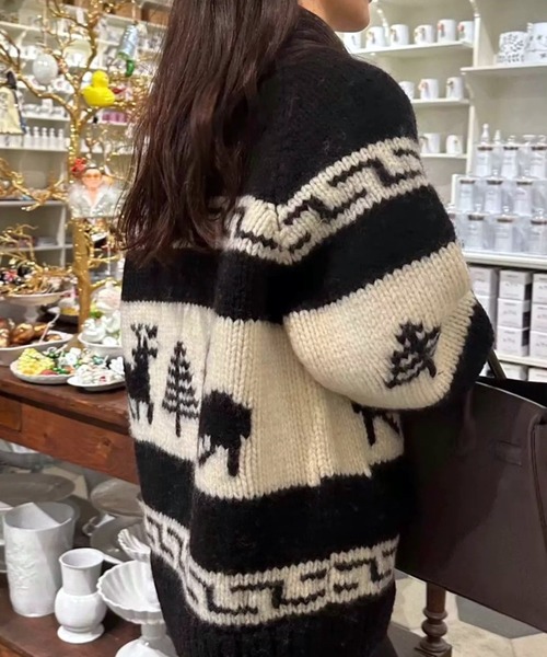VIBGYOR（ヴィブジョー）の「ノルディック柄ジャガードジップカーディガン /トナカイモチーフ ジャガード 韓国 秋冬(CZ)（カーディガン/ボレロ・レディース・グレー/ブラック・FREE）」の8枚目の写真
