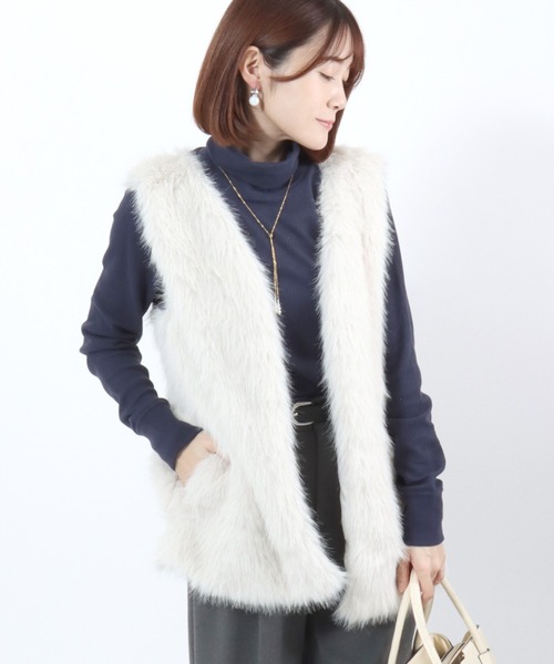 Salong hameu(サロン ハミュー)の「レイヤードで映えるフェミニンアイテム ミックスシャギー フェイクファーベスト レディース(ベスト・レディース・アイボリー/ブラック/チャコールグレー・M/L)」の17枚目の写真
