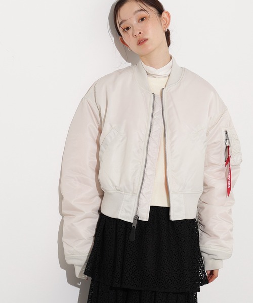 Alpha Industries（アルファインダストリーズ）の「【Alpha Industries】クロップドＭＡ－１（MA-1・レディース・グレー/ホワイト/ブラック・MEDIUM）」の4枚目の写真