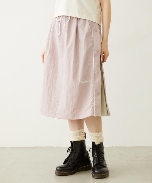 MILKFED.（ミルクフェド）の「CUTOUT LOGO TRACK SKIRT（スカート・レディース・ライトピンク/ブラック/チャコール・M/S）」の17枚目の写真