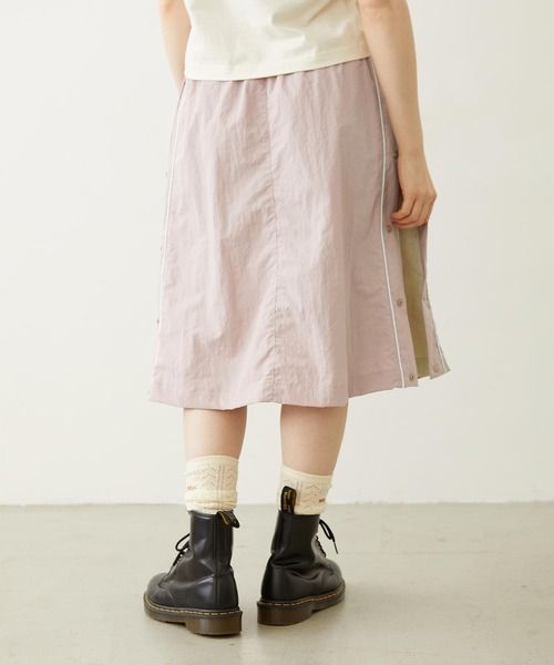 MILKFED.（ミルクフェド）の「CUTOUT LOGO TRACK SKIRT（スカート・レディース・ライトピンク/ブラック/チャコール・M/S）」の19枚目の写真