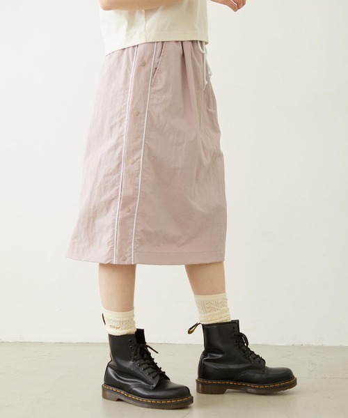 MILKFED.（ミルクフェド）の「CUTOUT LOGO TRACK SKIRT（スカート・レディース・ライトピンク/ブラック/チャコール・M/S）」の20枚目の写真