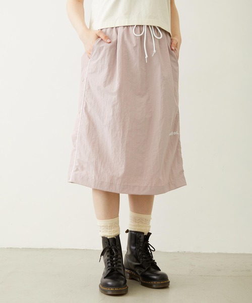 MILKFED.（ミルクフェド）の「CUTOUT LOGO TRACK SKIRT（スカート・レディース・ライトピンク/ブラック/チャコール・M/S）」の21枚目の写真