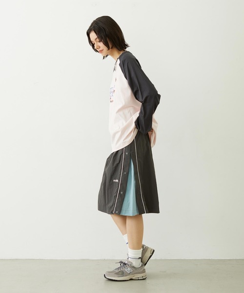 MILKFED.（ミルクフェド）の「CUTOUT LOGO TRACK SKIRT（スカート・レディース・ライトピンク/ブラック/チャコール・M/S）」の11枚目の写真