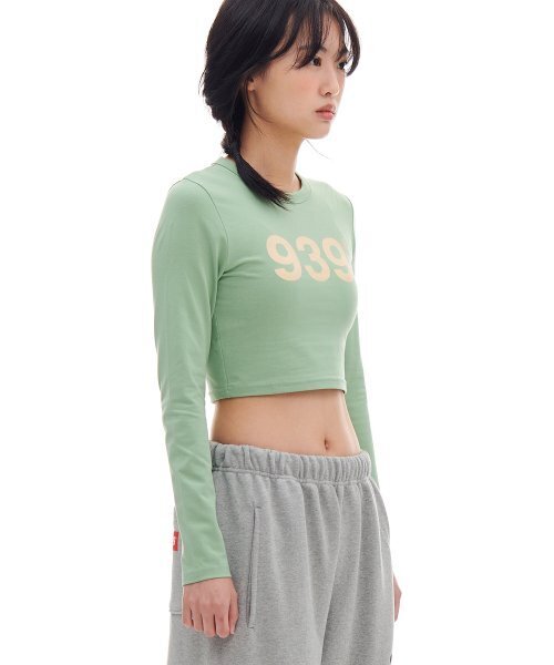 ARCHIVE BOLD(アーカイブボールド)の「939 LOGO CROP LONG SLEEVE (PALE SAGE)(Tシャツ/カットソー・レディース・その他・OS)」の2枚目の写真