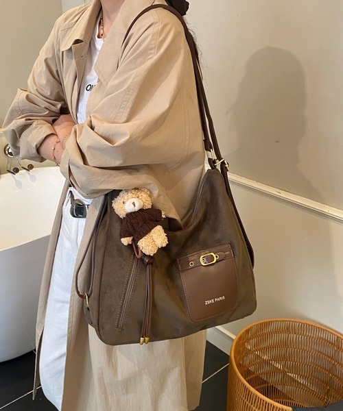 FREE STYLISTS(フリー スタイリスト)の「Y2K チャーム付き大容量バッグ ショルダーバッグ&斜め掛けバッグ デイリー&通勤用/3WAY(ショルダーバッグ・レディース・ブラック/ダークブラウン/ベージュ/カーキ・FREE)」の4枚目の写真