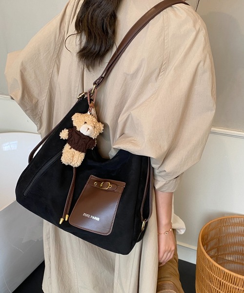 FREE STYLISTS(フリー スタイリスト)の「Y2K チャーム付き大容量バッグ ショルダーバッグ&斜め掛けバッグ デイリー&通勤用/3WAY(ショルダーバッグ・レディース・ブラック/ダークブラウン/ベージュ/カーキ・FREE)」の1枚目の写真