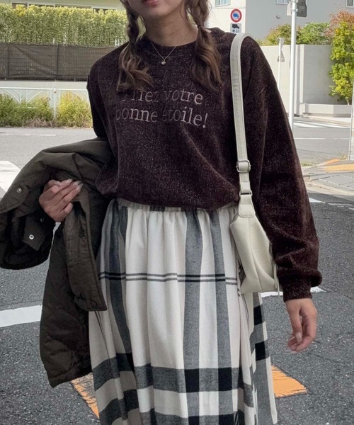 AS KNOW AS plus（アズノゥアズプラス）の「♪ロゴ刺繍 キラキララメ モールプルオーバー（スウェット・レディース・サックスブルー/チャコールグレー/ブラウン・FREE）」の5枚目の写真