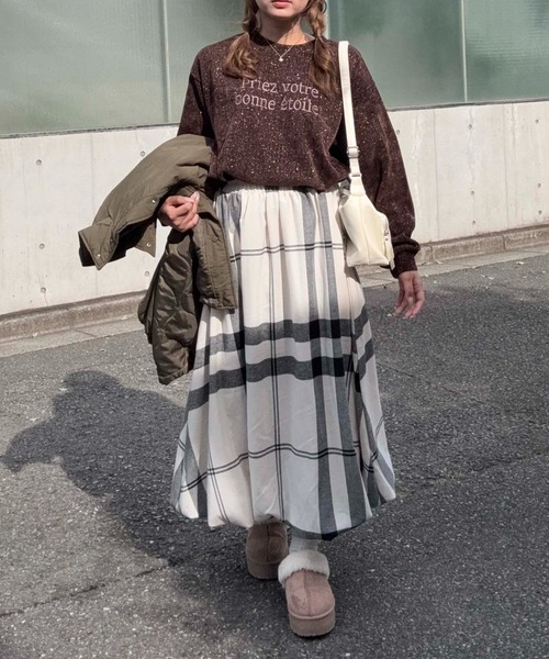 AS KNOW AS plus（アズノゥアズプラス）の「♪ロゴ刺繍 キラキララメ モールプルオーバー（スウェット・レディース・サックスブルー/チャコールグレー/ブラウン・FREE）」の7枚目の写真