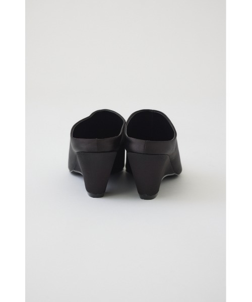 RIM.ARK（リムアーク）の「Pointed satin mule ポインテッドサテンミュール（パンプス・レディース・ライトカーキ/ブラック・37/38/39/36）」の5枚目の写真