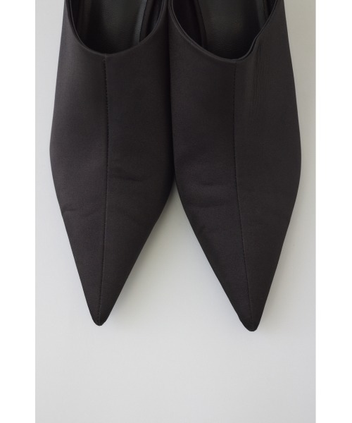 RIM.ARK（リムアーク）の「Pointed satin mule ポインテッドサテンミュール（パンプス・レディース・ライトカーキ/ブラック・37/38/39/36）」の6枚目の写真