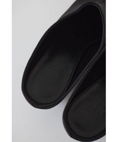 RIM.ARK（リムアーク）の「Pointed satin mule ポインテッドサテンミュール（パンプス・レディース・ライトカーキ/ブラック・37/38/39/36）」の7枚目の写真