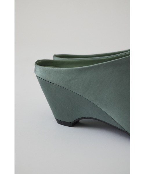 RIM.ARK（リムアーク）の「Pointed satin mule ポインテッドサテンミュール（パンプス・レディース・ライトカーキ/ブラック・37/38/39/36）」の11枚目の写真