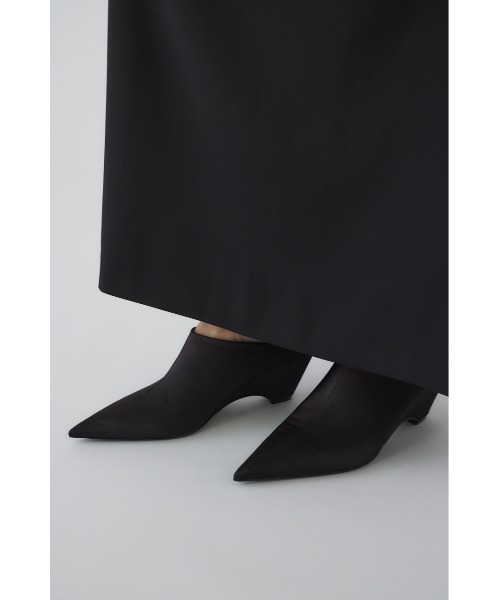 RIM.ARK（リムアーク）の「Pointed satin mule ポインテッドサテンミュール（パンプス・レディース・ライトカーキ/ブラック・37/38/39/36）」の15枚目の写真