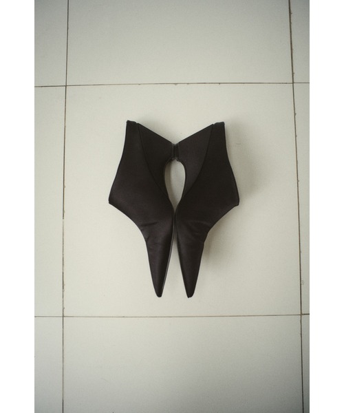 RIM.ARK（リムアーク）の「Pointed satin mule ポインテッドサテンミュール（パンプス・レディース・ライトカーキ/ブラック・37/38/39/36）」の18枚目の写真