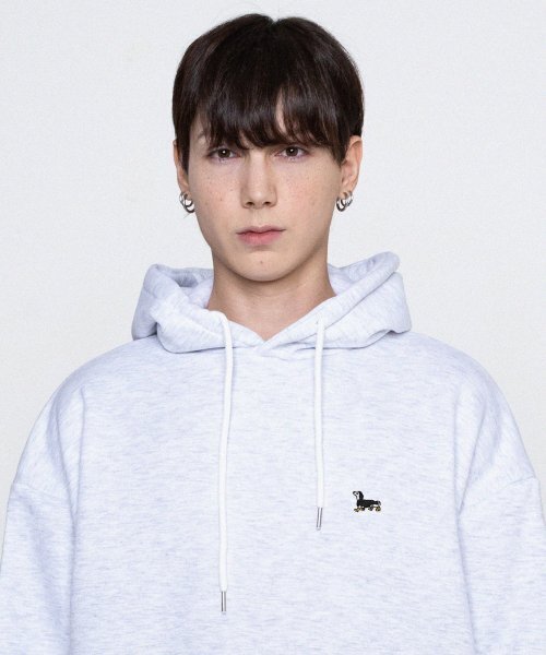 GRAVER（グレーバー）の「[UNISEX]イエローブーツパフィー刺繍フードティー_メランジホワイト（パーカー・レディース・ホワイト・SMALL/MEDIUM/LARGE/X-LARGE）」の3枚目の写真