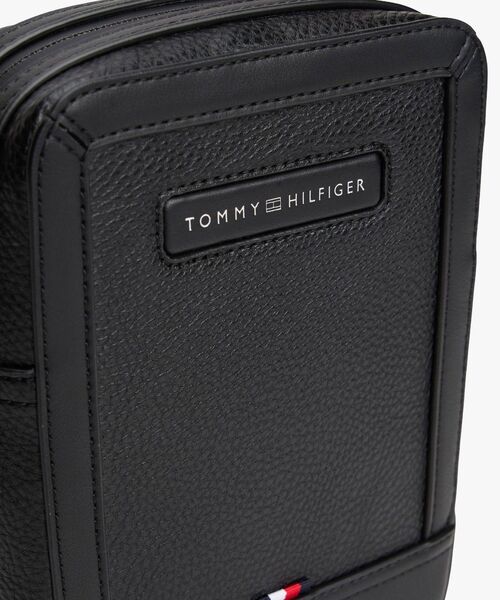 TOMMY HILFIGER（トミーヒルフィガー）の「セントラルミニリポーターバッグ（ボディバッグ/ウエストポーチ・メンズ・ブラック・FREE）」の2枚目の写真