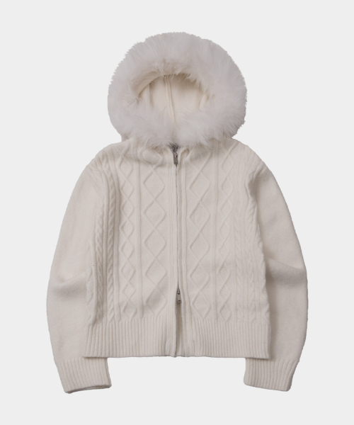 PLACE STUDIO（プレイススタジオ）の「ケーブルニットフードファートリミング2WAYフルジップセミクロップカーディガン_2COLOR（カーディガン/ボレロ・レディース・グレー/アイボリー・FREE）」の3枚目の写真