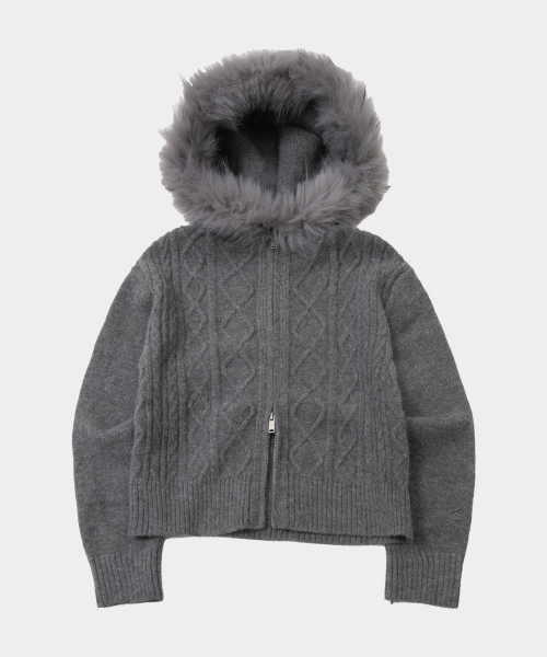 PLACE STUDIO（プレイススタジオ）の「ケーブルニットフードファートリミング2WAYフルジップセミクロップカーディガン_2COLOR（カーディガン/ボレロ・レディース・グレー/アイボリー・FREE）」の4枚目の写真