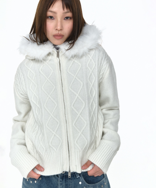 PLACE STUDIO（プレイススタジオ）の「ケーブルニットフードファートリミング2WAYフルジップセミクロップカーディガン_2COLOR（カーディガン/ボレロ・レディース・グレー/アイボリー・FREE）」の5枚目の写真