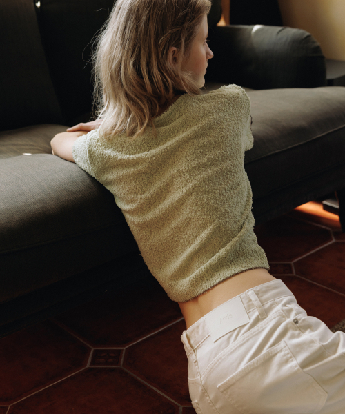 ANDNEEDS(アンドニーズ)の「Feather half sleeve knit (olive)(ニット/セーター・レディース・その他・FREE)」の4枚目の写真
