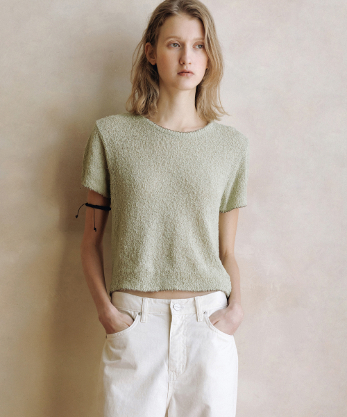 ANDNEEDS(アンドニーズ)の「Feather half sleeve knit (olive)(ニット/セーター・レディース・その他・FREE)」の3枚目の写真