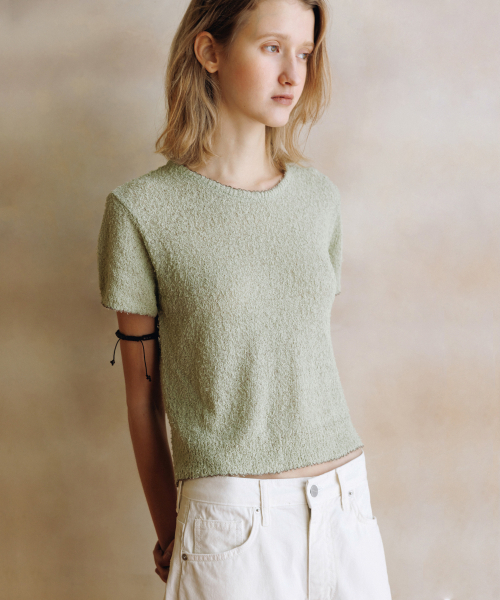 ANDNEEDS(アンドニーズ)の「Feather half sleeve knit (olive)(ニット/セーター・レディース・その他・FREE)」の2枚目の写真