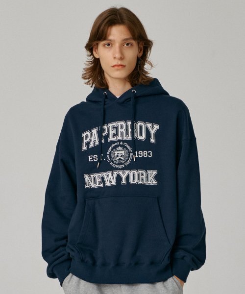 PAPERBOY(ペーパーボーイ)の「ニューヨークアーチフードパーカー-ネイビー(パーカー・レディース・その他・LARGE/MEDIUM/SMALL/X-LARGE)」の2枚目の写真