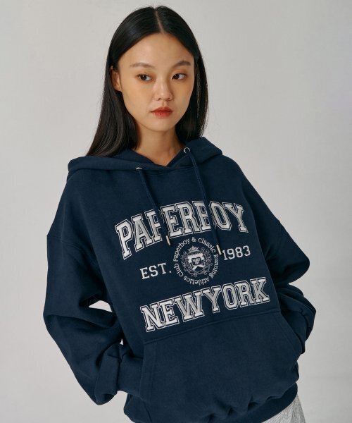 PAPERBOY(ペーパーボーイ)の「ニューヨークアーチフードパーカー-ネイビー(パーカー・レディース・その他・LARGE/MEDIUM/SMALL/X-LARGE)」の3枚目の写真